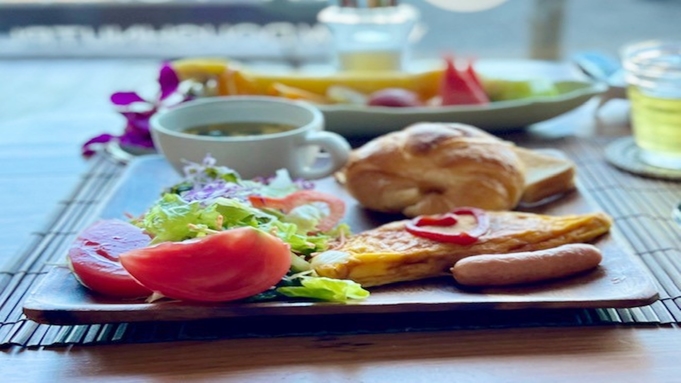 【朝食付】〜太平洋一望のカフェでご朝食〜フルーツプレートもついた野菜たっぷりのヘルシー洋食プレート